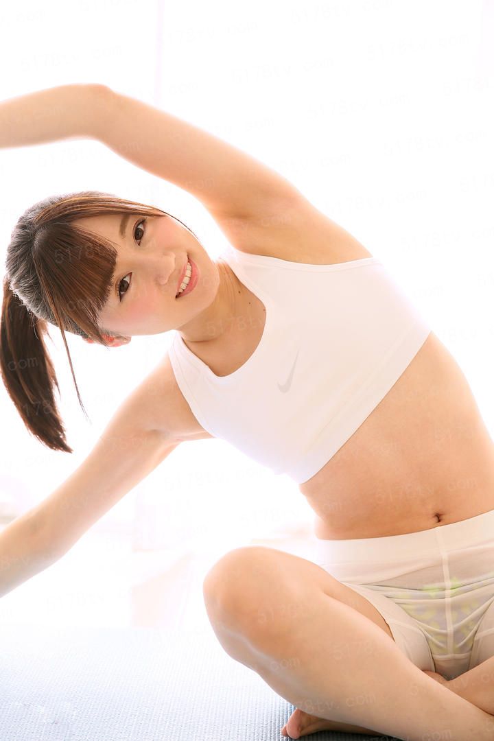 女孩的钓鱼慢活